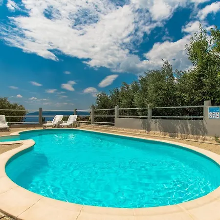 Ozzi With 9 Bedrooms & Private Pool Villa Makarska