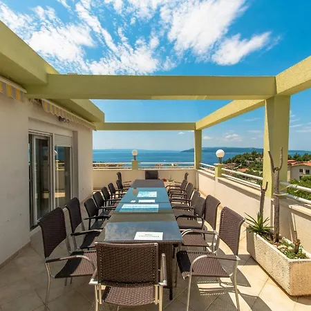 Vila Ozzi With 9 Bedrooms & Private Pool