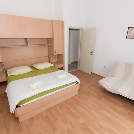 Ozzi With 9 Bedrooms & Private Pool Villa