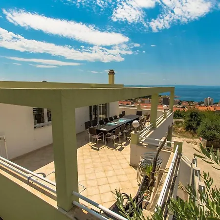 Vila Ozzi With 9 Bedrooms & Private Pool *