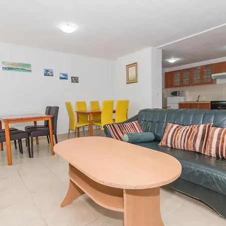 Ozzi With 9 Bedrooms & Private Pool Villa *