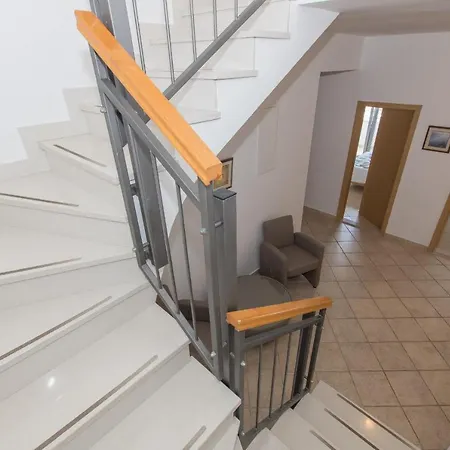 Ozzi With 9 Bedrooms & Private Pool Villa