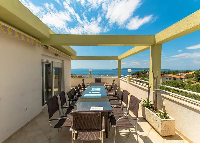 Vila Ozzi With 9 Bedrooms & Private Pool