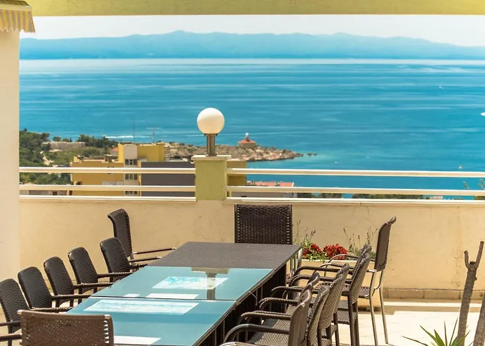 Ozzi With 9 Bedrooms & Private Pool Vila