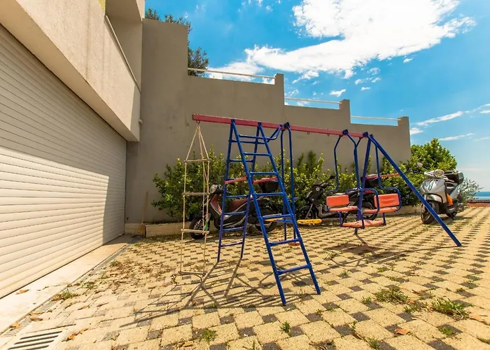 Vila Ozzi With 9 Bedrooms & Private Pool