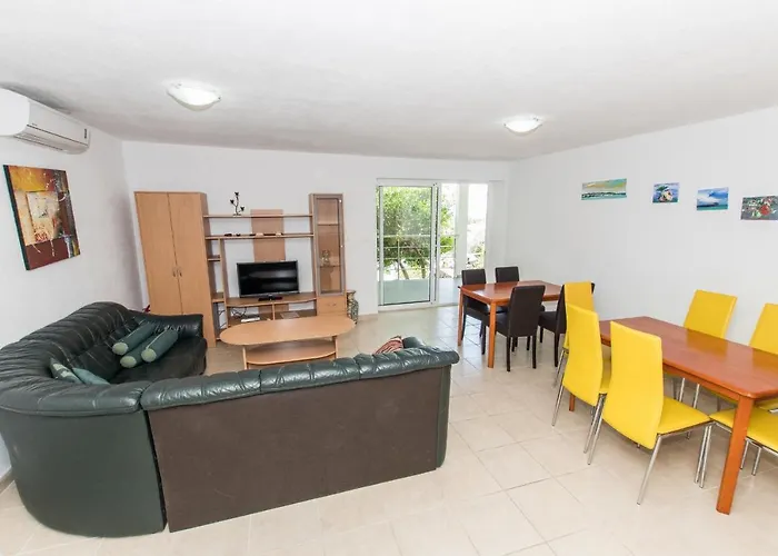 Villa Ozzi With 9 Bedrooms & Private Pool