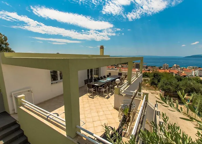Vila Ozzi With 9 Bedrooms & Private Pool *