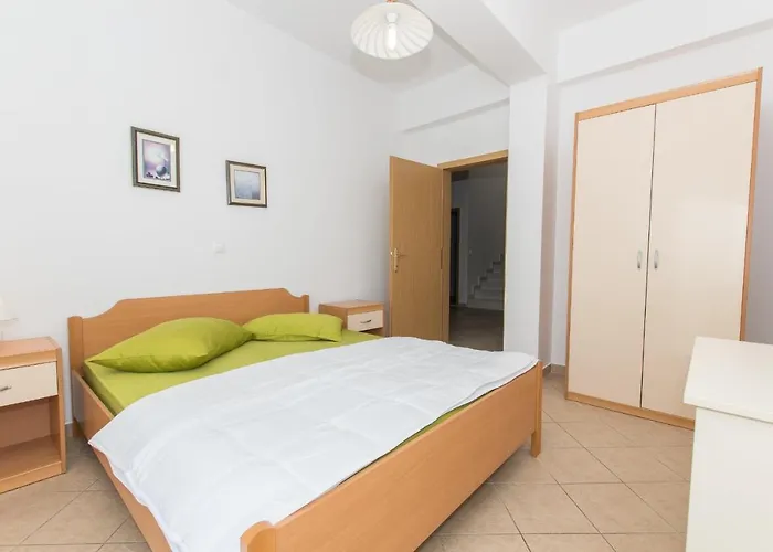 Ozzi With 9 Bedrooms & Private Pool