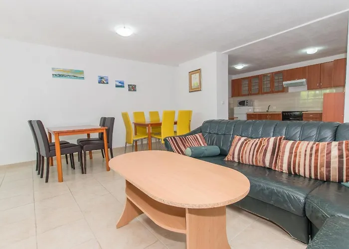 Ozzi With 9 Bedrooms & Private Pool Villa *