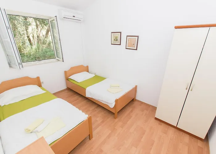 Ozzi With 9 Bedrooms & Private Pool Villa