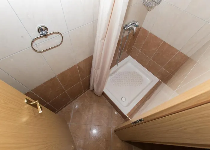 Ozzi With 9 Bedrooms & Private Pool Villa