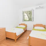 Ozzi With 9 Bedrooms & Private Pool