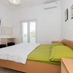 Ozzi With 9 Bedrooms & Private Pool فيلة