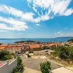 Ozzi With 9 Bedrooms & Private Pool