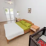 فيلة Ozzi With 9 Bedrooms & Private Pool *