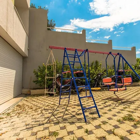 فيلة Ozzi With 9 Bedrooms & Private Pool