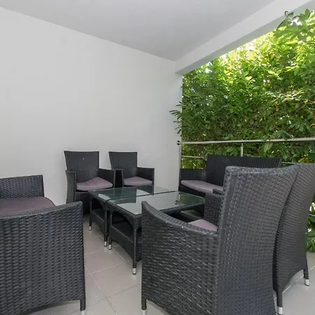 Villa Ozzi With 9 Bedrooms & Private Pool *