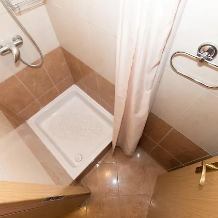 Vila Ozzi With 9 Bedrooms & Private Pool Makarska