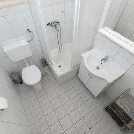 Vila Ozzi With 9 Bedrooms & Private Pool Makarska