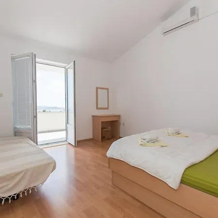 Ozzi With 9 Bedrooms & Private Pool Vila