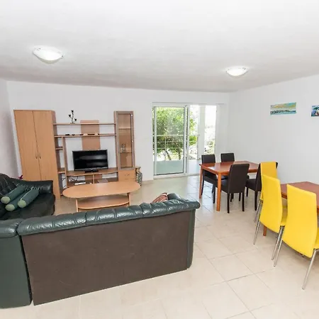 Villa Ozzi With 9 Bedrooms & Private Pool