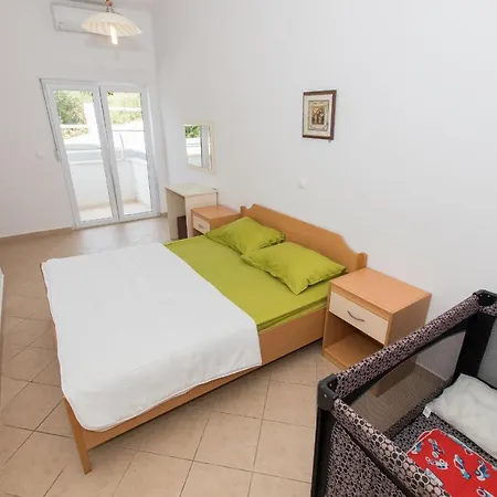 Villa Ozzi With 9 Bedrooms & Private Pool *