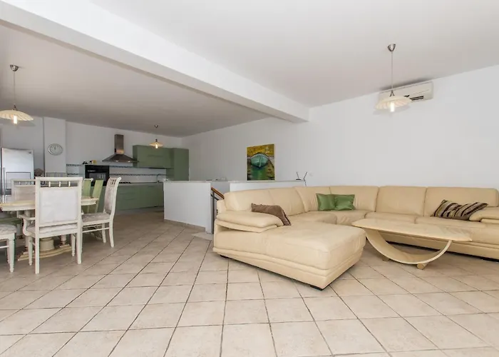 וילה Ozzi With 9 Bedrooms & Private Pool