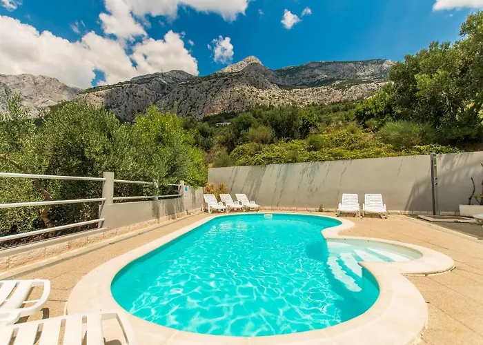 וילה Ozzi With 9 Bedrooms & Private Pool מאקרסקה