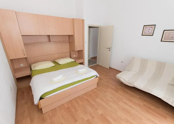 Ozzi With 9 Bedrooms & Private Pool Villa