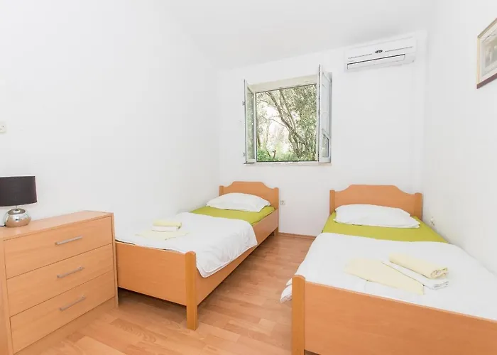 Ozzi With 9 Bedrooms & Private Pool