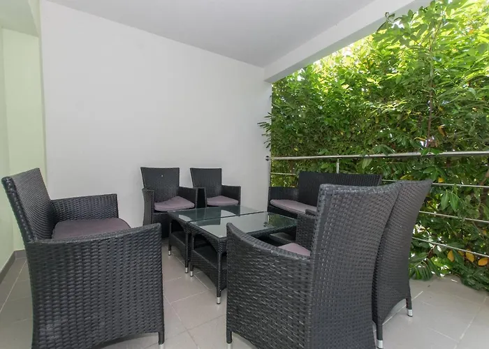 Villa Ozzi With 9 Bedrooms & Private Pool *