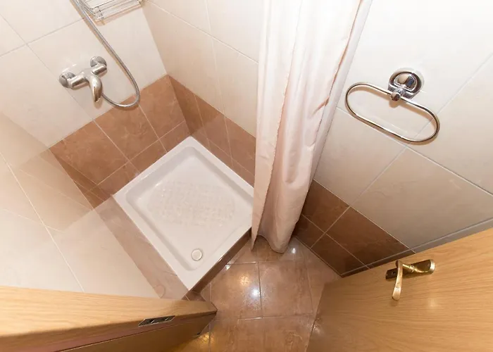 וילה Ozzi With 9 Bedrooms & Private Pool מאקרסקה