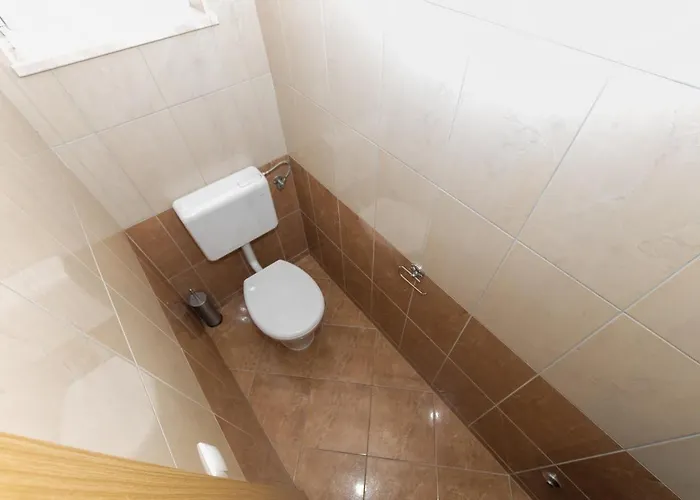 Ozzi With 9 Bedrooms & Private Pool וילה מאקרסקה