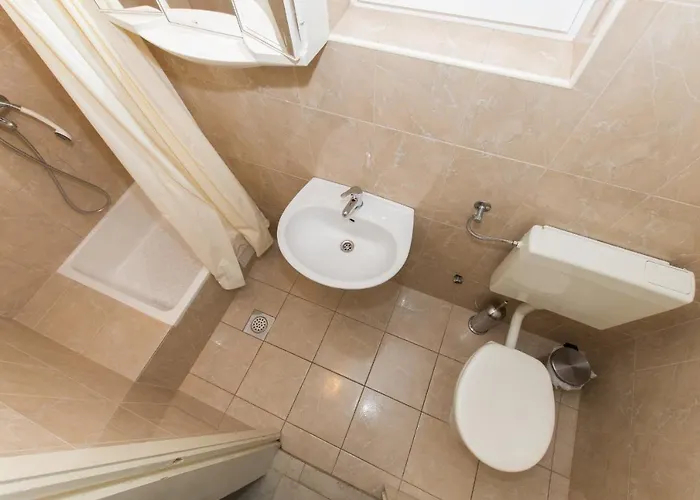 וילה Ozzi With 9 Bedrooms & Private Pool מאקרסקה