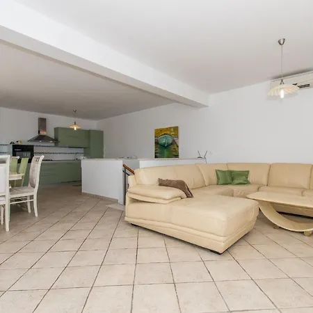 Villa Ozzi With 9 Bedrooms & Private Pool