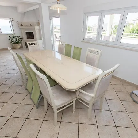 Ozzi With 9 Bedrooms & Private Pool Villa Makarska