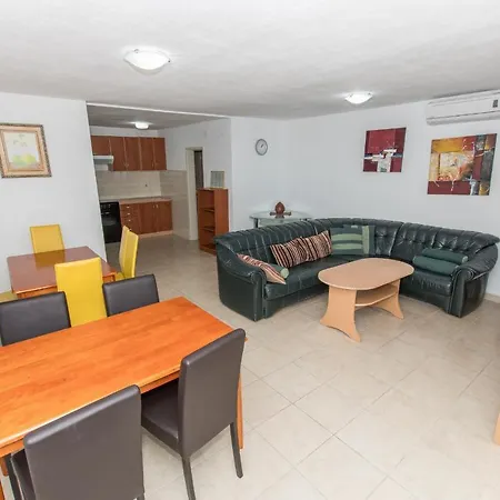 Ozzi With 9 Bedrooms & Private Pool Villa